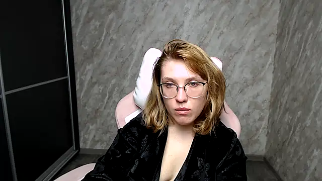 Reginasmilee online show from 03.07.25