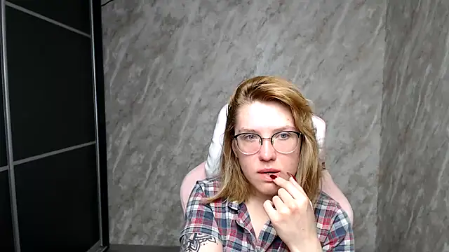 Reginasmilee online show from 03.09.25