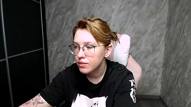 Reginasmilee online show from 03.10.25