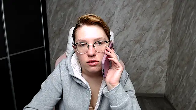 Reginasmilee online show from 03.11.25