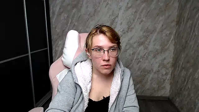 Reginasmilee online show from 03.12.25