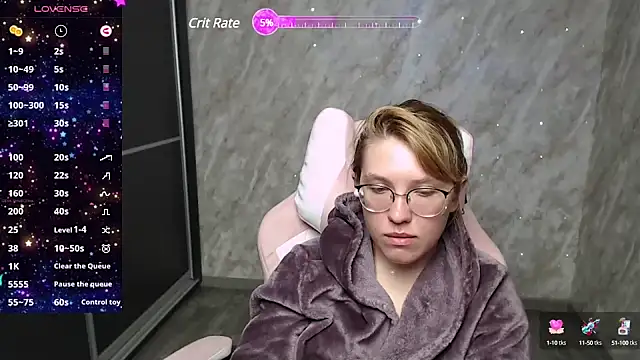 Reginasmilee online show from 03.20.25