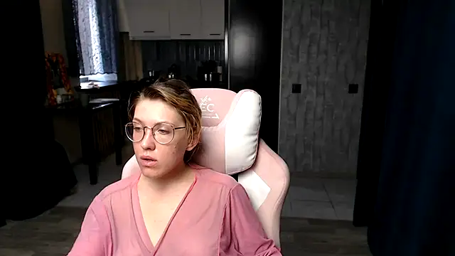 Reginasmilee online show from 09.15.25