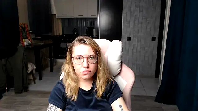 Reginasmilee online show from 09.16.25