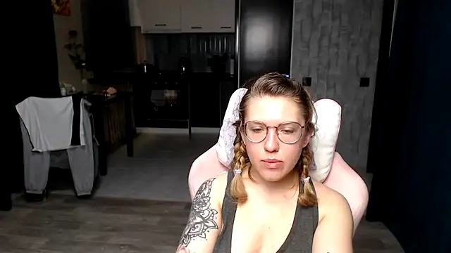 Reginasmilee online show from 09.24.25