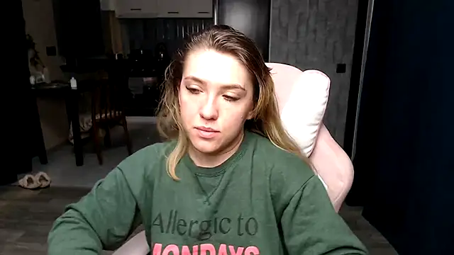 Reginasmilee online show from 09.28.25