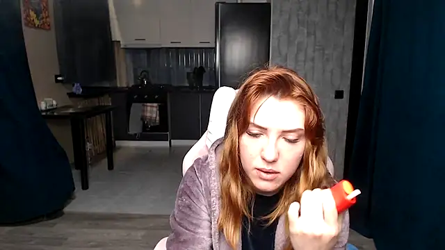 Reginasmilee online show from 10.19.25