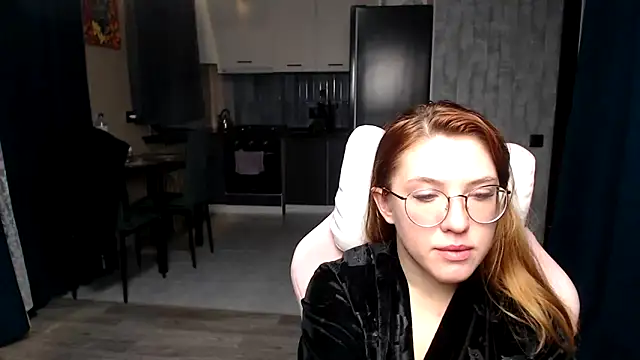 Reginasmilee online show from 11.08.25