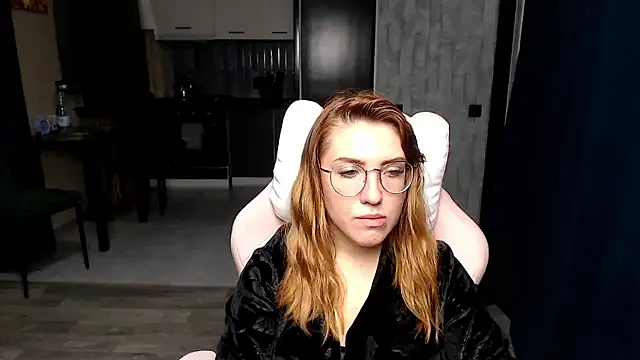 Reginasmilee online show from 11.14.25