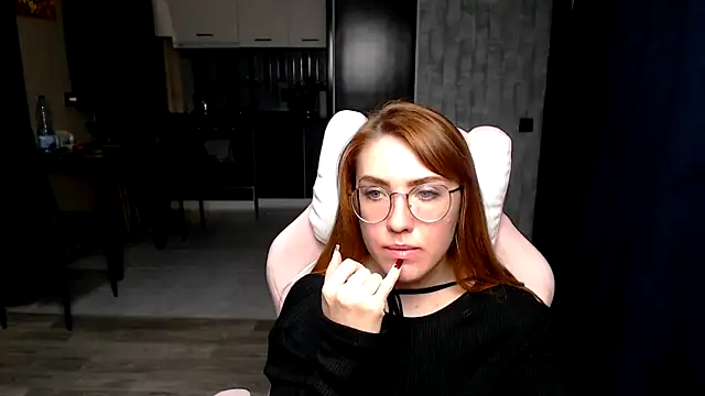 Reginasmilee online show from 11.17.25