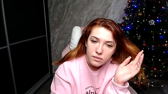 Reginasmilee online show from 12.18.25