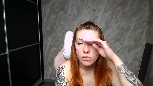 Snapshot of Reginasmilee chatting on 02.18.26 Reginasmilee online show from 02.18.26