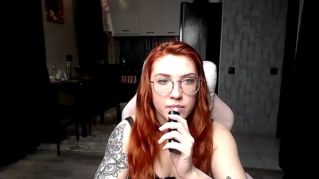 Reginasmilee online show from 03.12.26