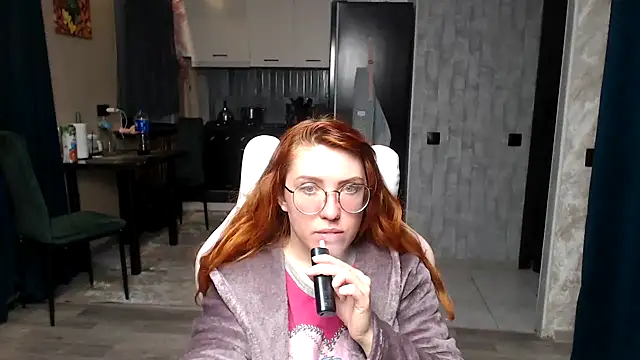 Reginasmilee online show from 04.13.26