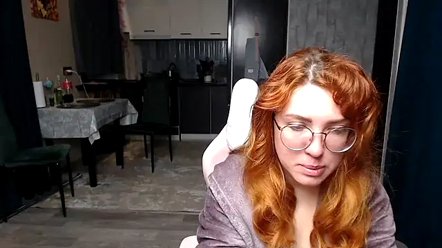 Snapshot of Reginasmilee chatting on 04.19.26 Reginasmilee online show from 04.19.26