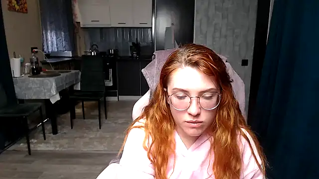 Snapshot of Reginasmilee chatting on 04.23.26 Reginasmilee online show from 04.23.26