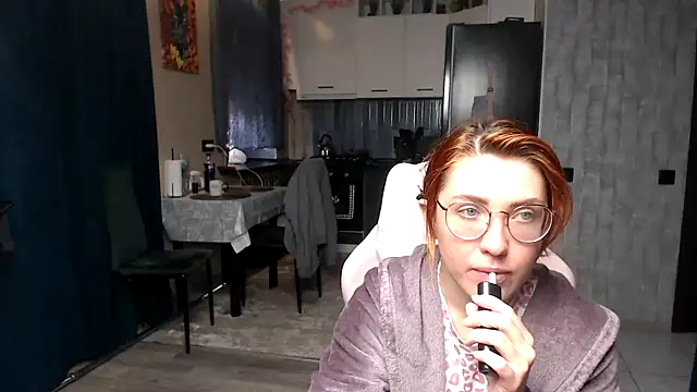 Snapshot of Reginasmilee chatting on 04.26.26 Reginasmilee online show from 04.26.26