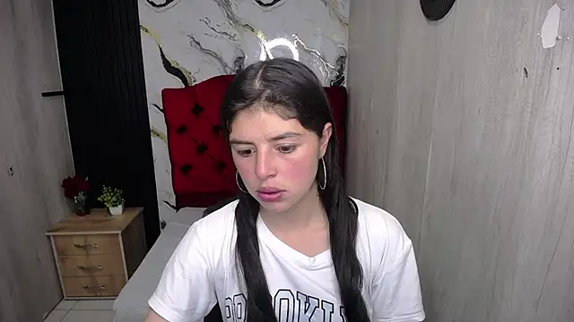 Snapshot of lyssa_blue chatting on 06.24.26 lyssa blue online show from 06.24.26