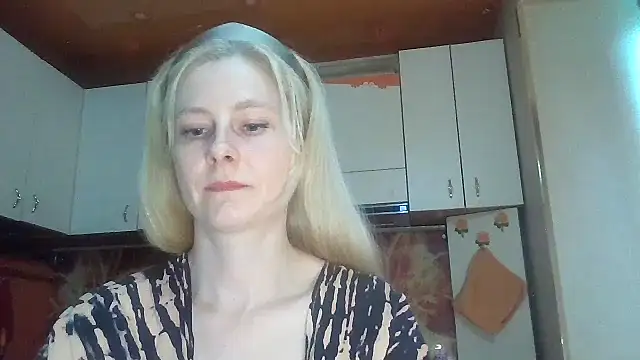 Snapshot of Vexieeka chatting on 07.13.26 Vexieeka online show from 07.13.26
