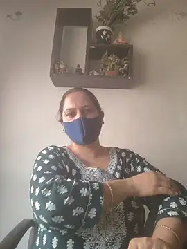 Snapshot of lustyrani chatting on 06.26.26 lustyrani online show from 06.26.26