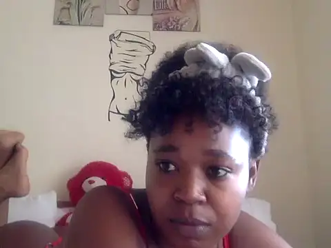Snapshot of Luxiebaibe chatting on 06.28.26 Luxiebaibe online show from 06.28.26