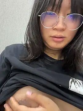 Snapshot of shieru_neko chatting on 07.17.26 shieru neko online show from 07.17.26