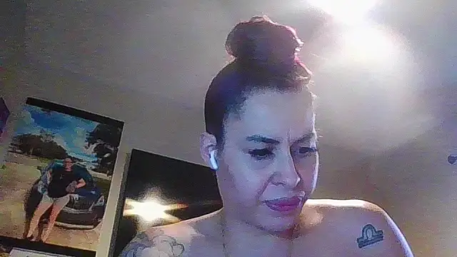 Snapshot of imisamoore69 chatting on 11.24.25 imisamoore69 online show from 11.24.25
