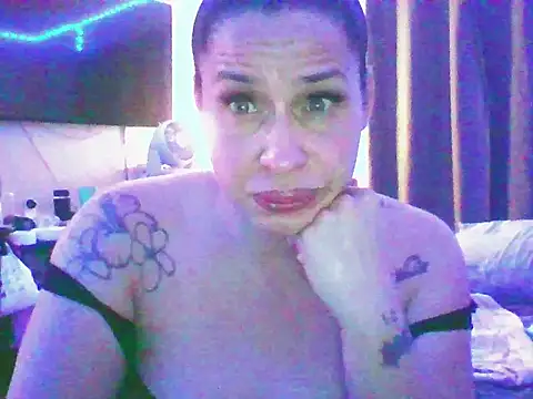 Snapshot of imisamoore69 chatting on 11.30.25 imisamoore69 online show from 11.30.25