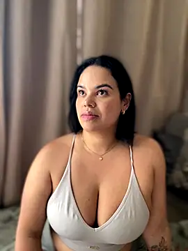 Snapshot of AliceStarshine chatting on 11.05.25 AliceStarshine online show from 11.05.25