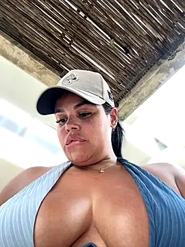 Snapshot of AliceStarshine chatting on 12.13.25 AliceStarshine online show from 12.13.25