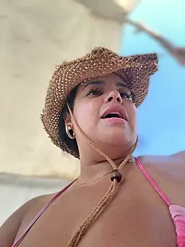 Snapshot of AliceStarshine chatting on 12.16.25 AliceStarshine online show from 12.16.25