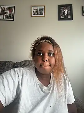 Snapshot of CurvySirenn chatting on 07.17.26 CurvySirenn online show from 07.17.26