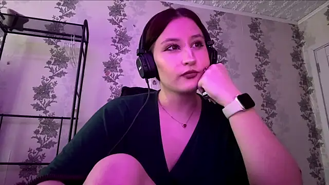 Snapshot of SuzanMoote chatting on 07.06.26 SuzanMoote online show from 07.06.26