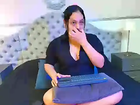 Snapshot of MariaBelenX chatting on 07.15.26 MariaBelenX online show from 07.15.26
