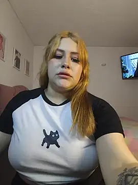 Snapshot of Kit_Cat chatting on 07.15.26 Kit Cat online show from 07.15.26