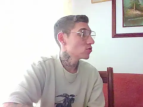 Snapshot of liam_carter2 chatting on 07.10.26 liam carter2 online show from 07.10.26