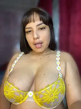 Snapshot of Mia_Bigtits chatting on 07.17.26 Mia Bigtits online show from 07.17.26