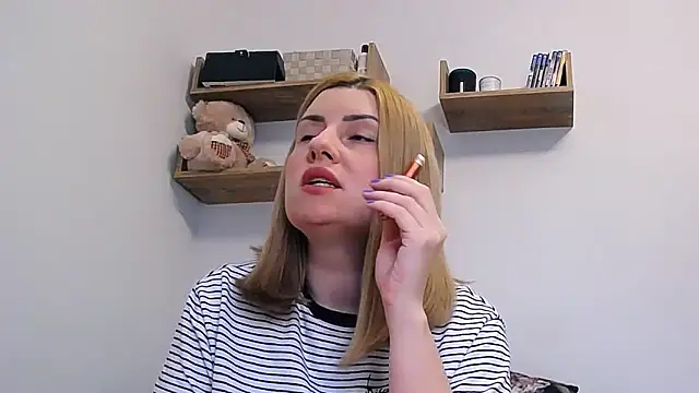 Snapshot of alisenties chatting on 03.15.26 alisenties online show from 03.15.26