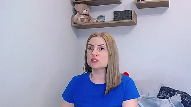 Snapshot of alisenties chatting on 03.25.26 alisenties online show from 03.25.26
