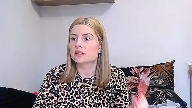 Snapshot of alisenties chatting on 04.05.26 alisenties online show from 04.05.26