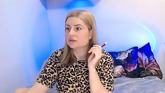 Snapshot of alisenties chatting on 04.29.26 alisenties online show from 04.29.26