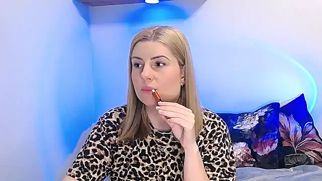 Snapshot of alisenties chatting on 04.29.26 alisenties online show from 04.29.26