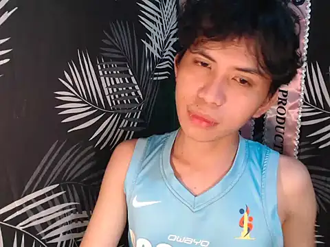 Snapshot of UrasianFemboy chatting on 07.17.26 UrasianFemboy online show from 07.17.26