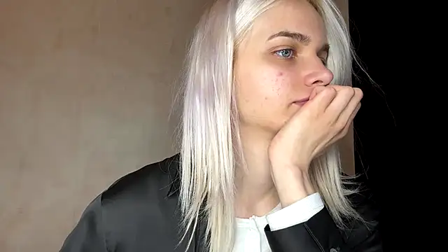 Snapshot of CaliScott_ chatting on 07.17.26 CaliScott online show from 07.17.26