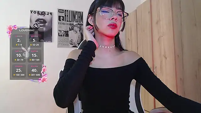 Snapshot of RavenLaurent chatting on 07.17.26 RavenLaurent online show from 07.17.26