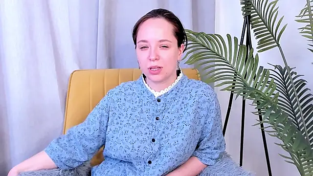 Snapshot of RhonaCavers chatting on 07.18.26 RhonaCavers online show from 07.18.26