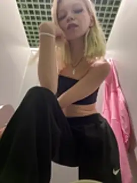 Snapshot of Foxy_Blondie chatting on 08.03.26 Foxy Blondie online show from 08.03.26