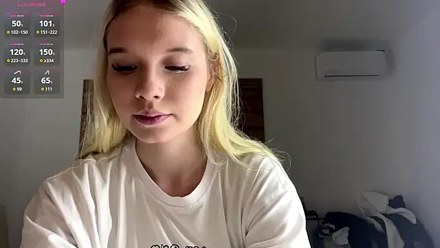 Snapshot of CarmellaCerra chatting on 07.18.26 CarmellaCerra online show from 07.18.26