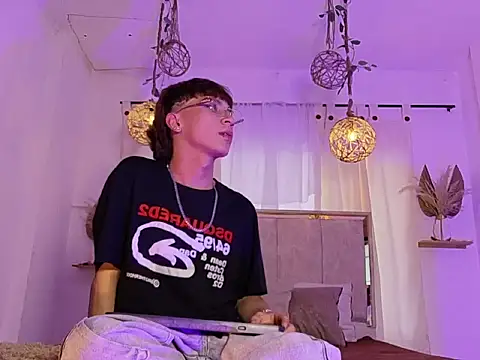 Xander Grey online show from 07.17.26