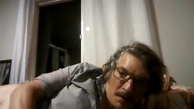 Snapshot of riffraff69 chatting on 08.01.26 riffraff69 online show from 08.01.26